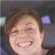 Profesora de manualidades, cocina y pastelería